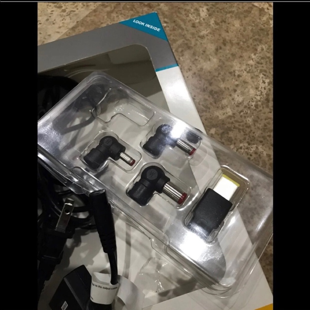 Targus Universal 90W Power Adapter - Picture 5 of 6